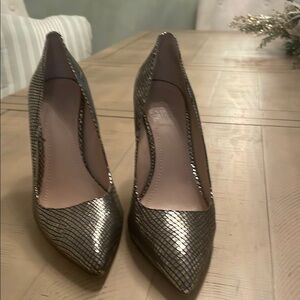 Elegant Silver Snakeskin Women's Pumps